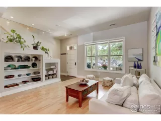 Photo #5: 976926 Listing