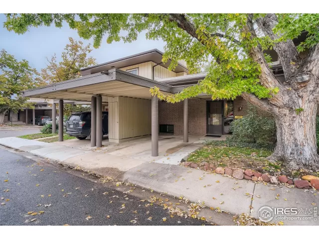 MLS: 976932 Condo For Sale