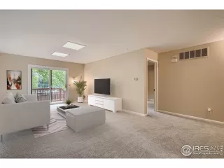 Photo #5: 976932 Listing