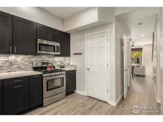 Photo #4: 976951 Listing