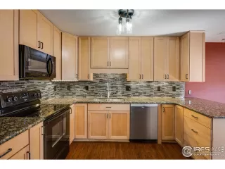 Photo #5: 977043 Listing