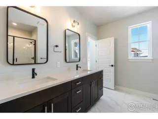 Photo #6: 977142 Listing