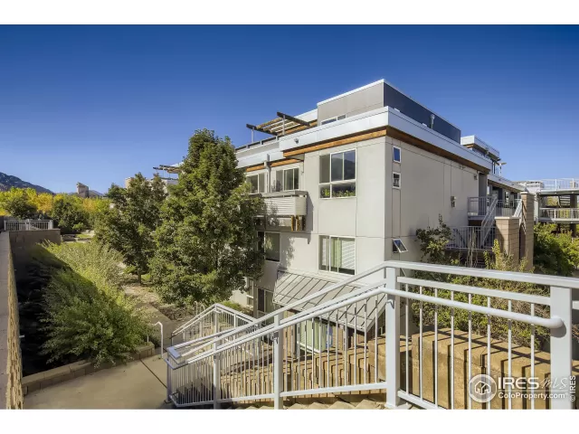 MLS: 977318 Condo For Sale