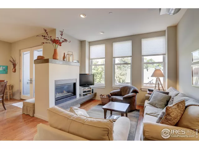MLS: 977397 Condo For Sale