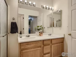 Photo #5: 977501 Listing