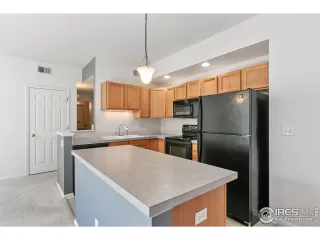 Photo #5: 977734 Listing