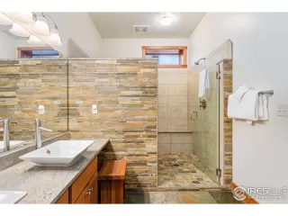 Photo #6: 977740 Listing