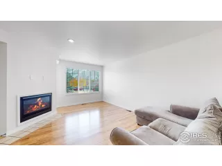 Photo #5: 977839 Listing