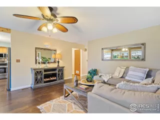 Photo #4: 977943 Listing 