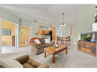 Photo #5: 977966 Listing