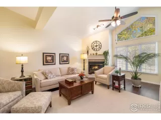 Photo #6: 978011 Listing