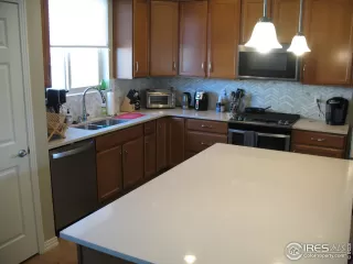 Photo #6: 978089 Listing