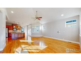 Photo #2: 978251 Listing