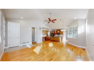 Photo #3: 978251 Listing