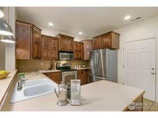 Photo #6: 978371 Listing