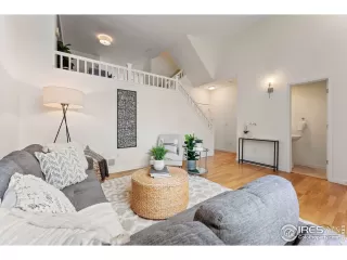 Photo #6: 978373 Listing