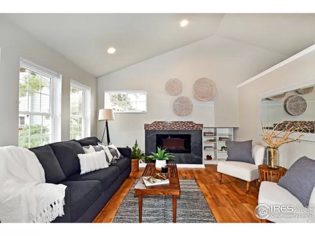 MLS: 978416 Condo For Sale