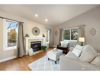 Photo #5: 978700 Listing