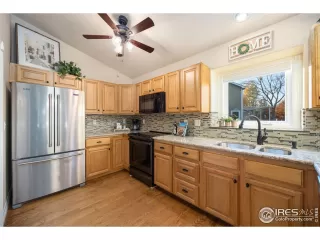 Photo #6: 978700 Listing