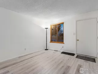 Photo #5: 978899 Listing 