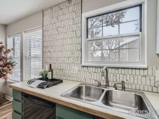 Photo #3: 978942 Listing