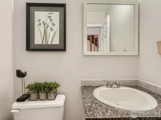 Photo #5: 978942 Listing