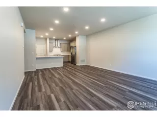 Photo #5: 979046 Listing