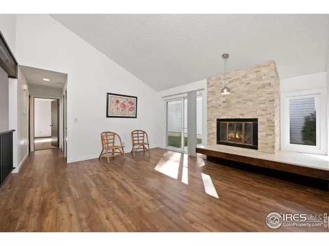 MLS: 979111 Condo For Sale