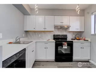 Photo #5: 979196 Listing