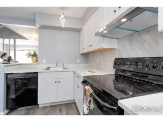 Photo #6: 979196 Listing