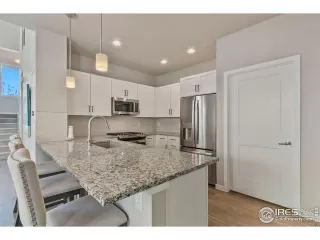 Photo #5: 979316 Listing