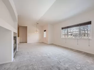 Photo #5: 979404 Listing