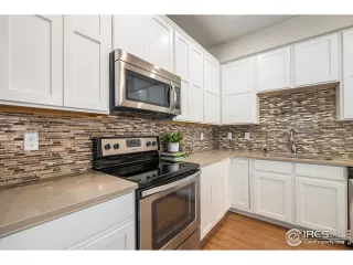 Photo #4: 979455 Listing