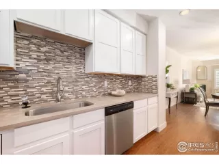 Photo #5: 979455 Listing