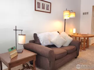 Photo #5: 979500 Listing