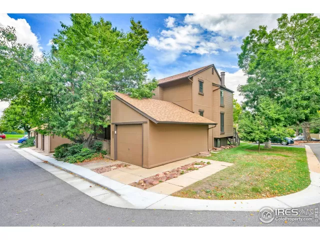 MLS: 979508 Condo For Sale