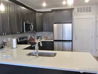 Photo #3: 979568 Listing