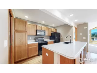 Photo #5: 979610 Listing