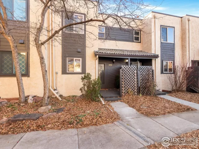 MLS: 979662 Condo For Sale