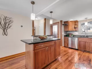 Photo #4: 979662 Listing