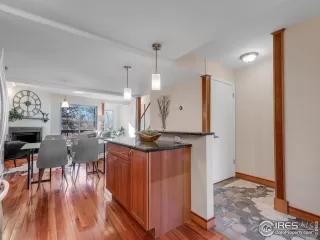 Photo #5: 979662 Listing