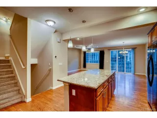 Photo #5: 9797991 Listing