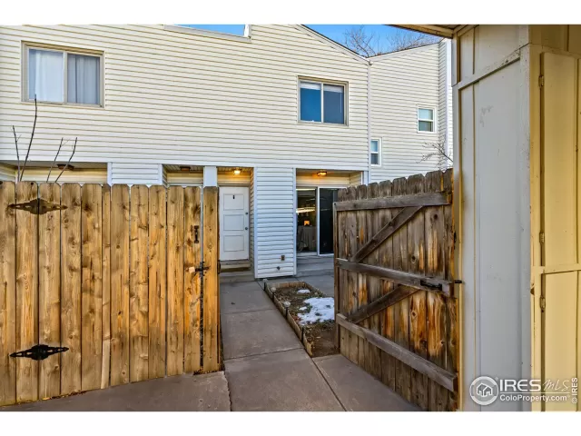 MLS: 979836 Condo For Sale