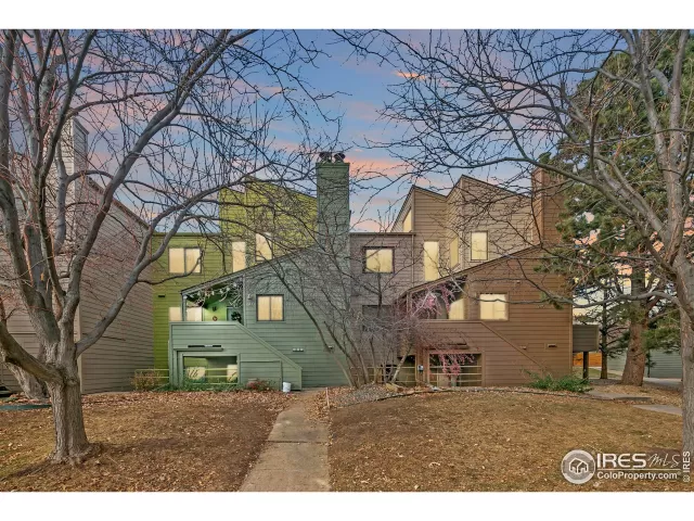 MLS: 979854 Condo For Sale