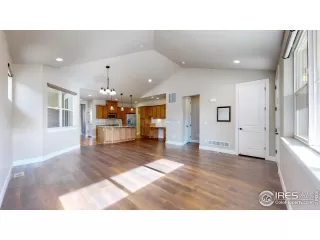 Photo #4: 979876 Listing