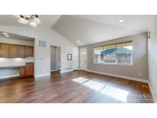 Photo #5: 979876 Listing