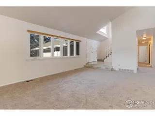 Photo #5: 980021 Listing