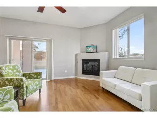 Photo #5: 9801049 Listing