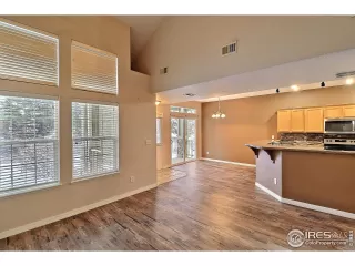 Photo #5: 980124 Listing