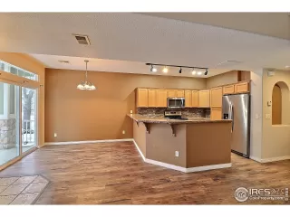 Photo #6: 980124 Listing